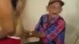 Anciano con teibolera