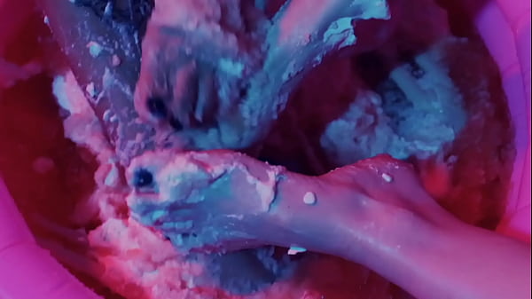 Lesbian Foot Worship in Messy Jelly